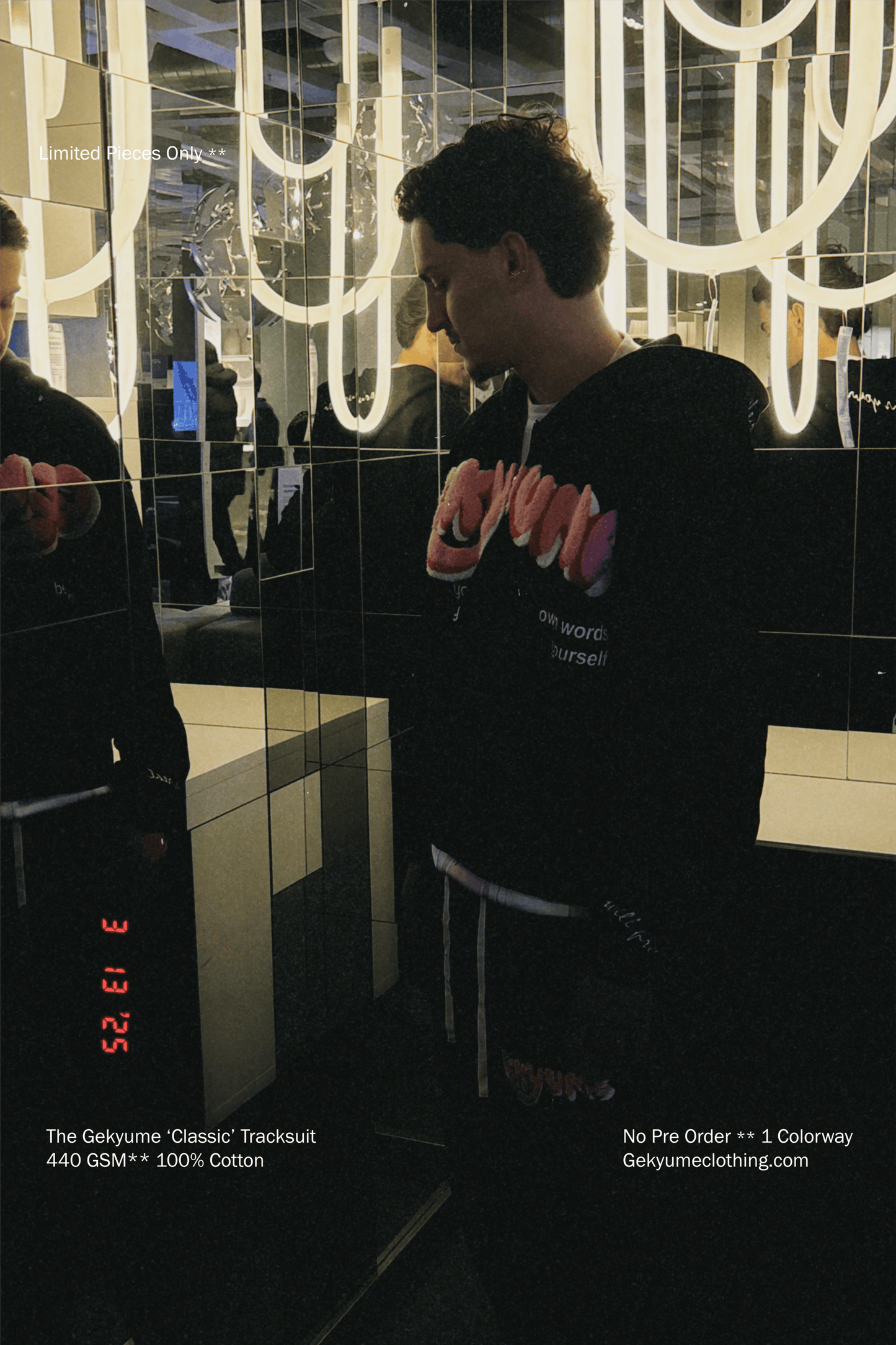 CLASSIC ZIP UP - BLACK